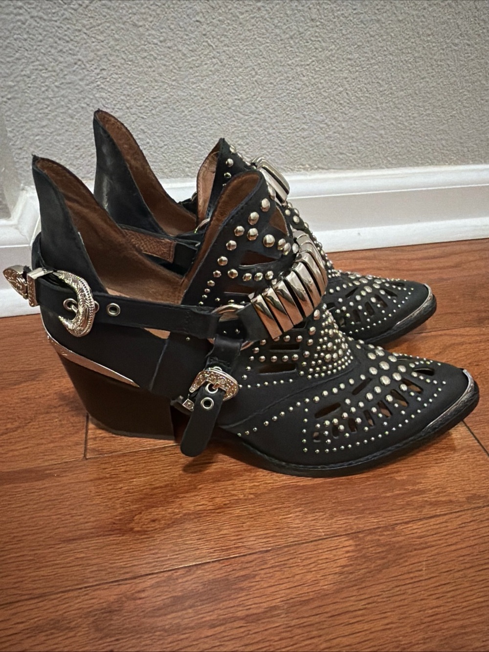 Jeffrey Campbell Wylie Valdosta Black Cutout Studded Western Ankle Boot Sz 8.5